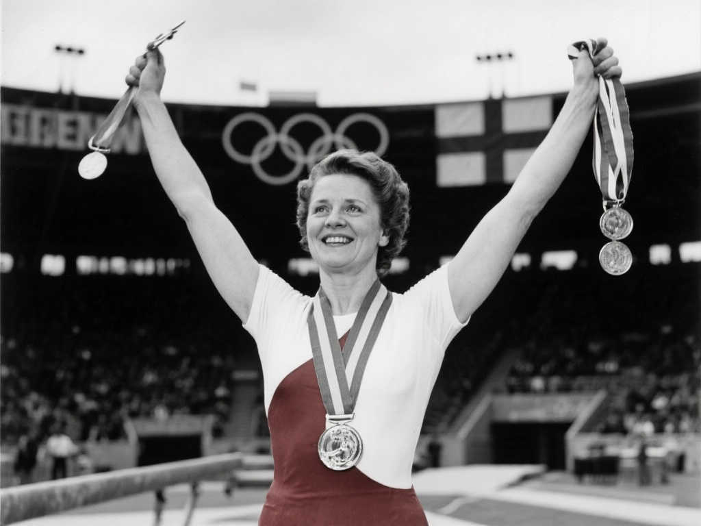 據俱樂部內 據俱樂部內